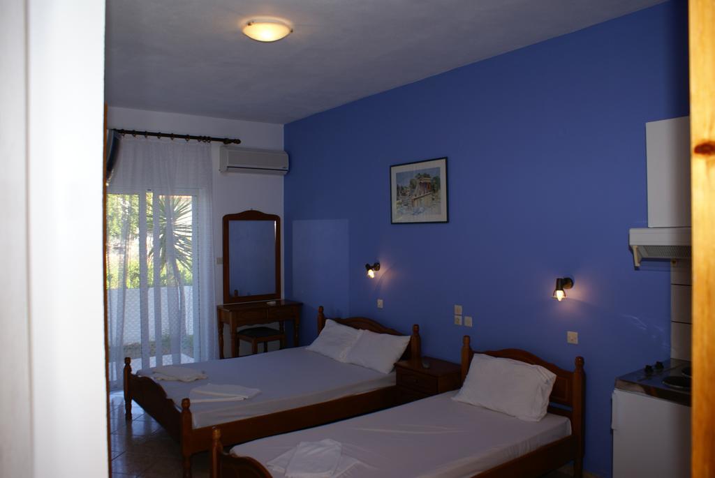 אמודיה Andrianna Apartments חדר תמונה